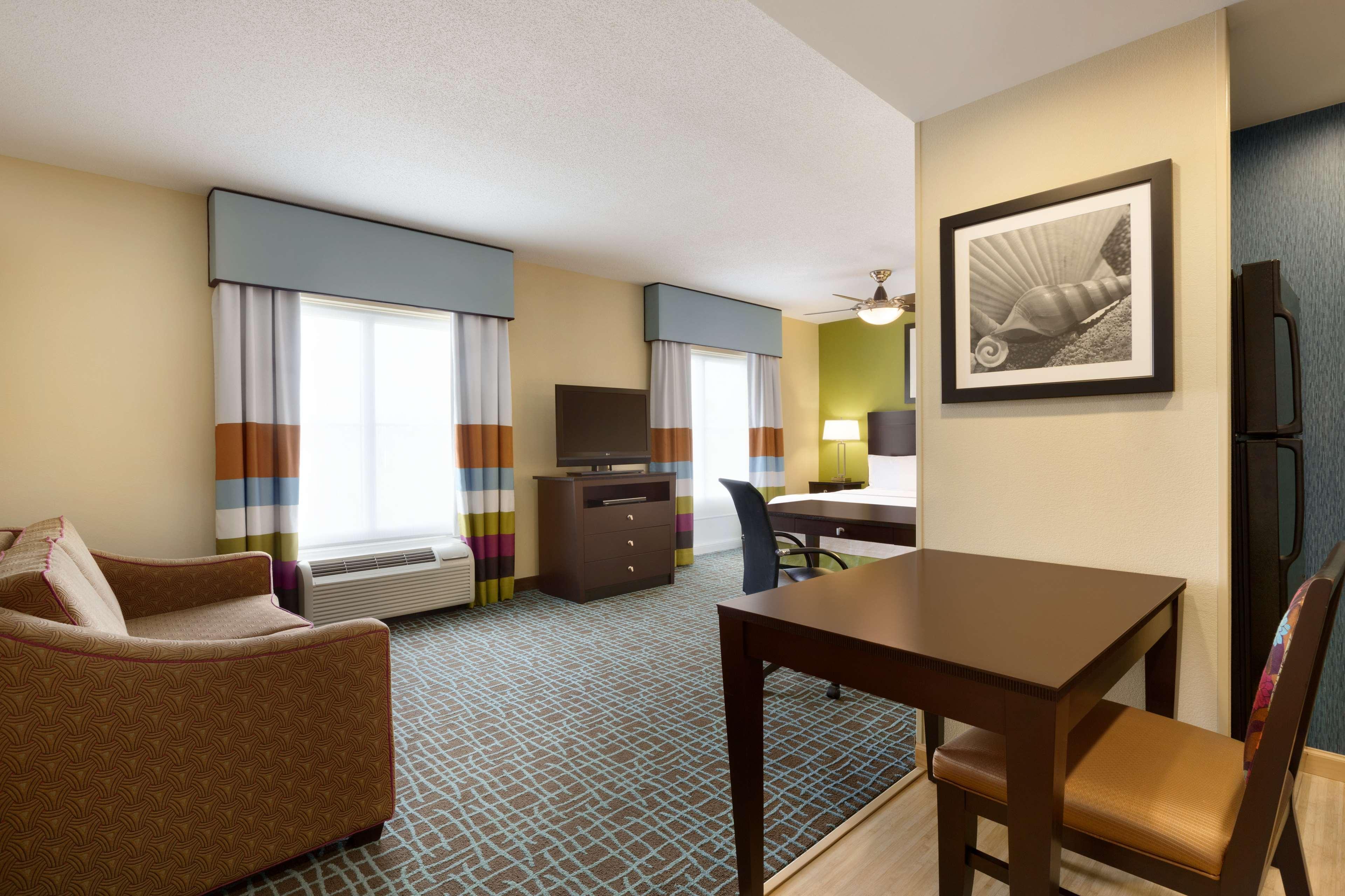 โฮมวู้ด สวีทส์ ฟอร์ท ไมเยอร์ แอร์พอร์ต Hotel ฟอร์ตไมเยอร์ ภายนอก รูปภาพ