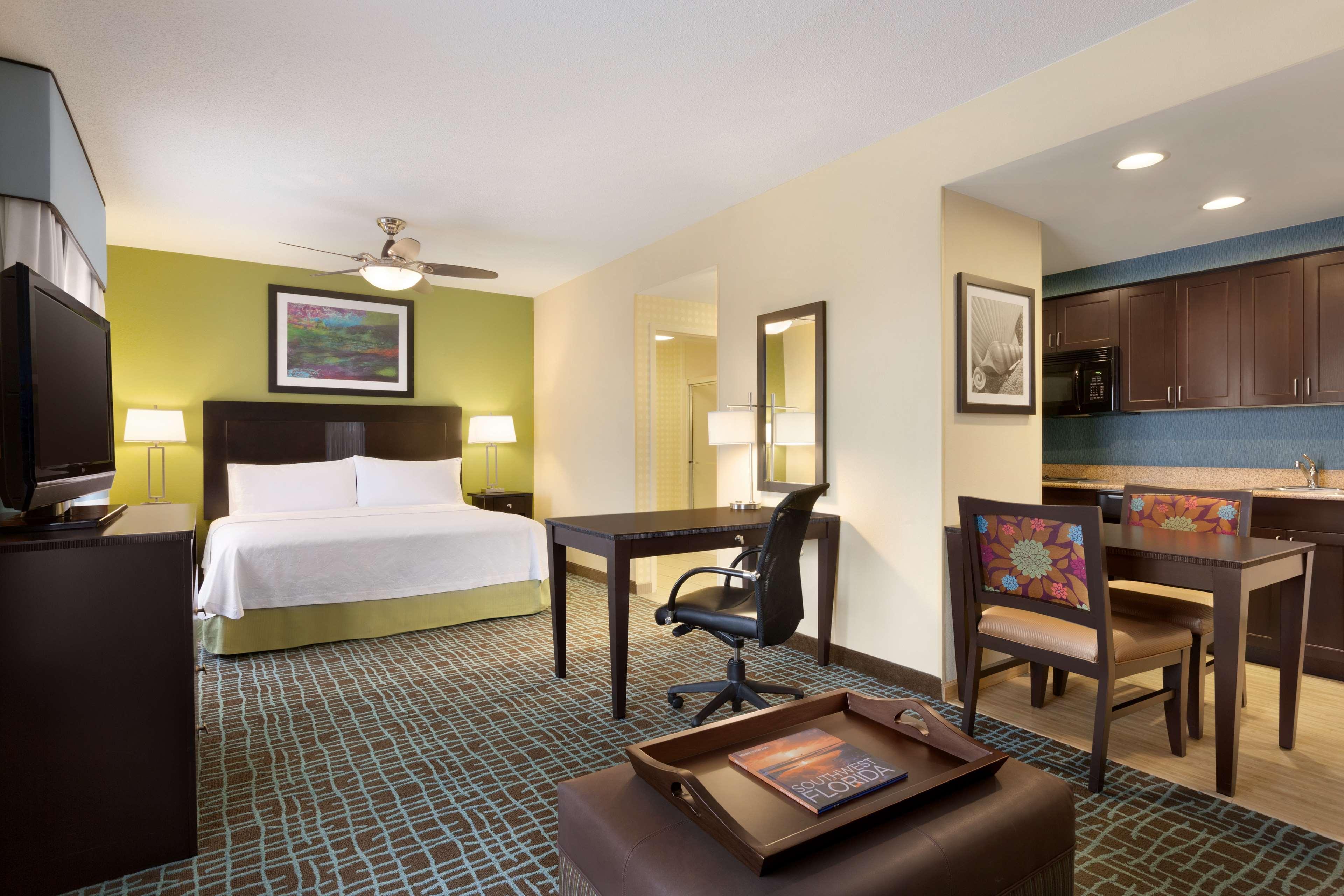 โฮมวู้ด สวีทส์ ฟอร์ท ไมเยอร์ แอร์พอร์ต Hotel ฟอร์ตไมเยอร์ ภายนอก รูปภาพ