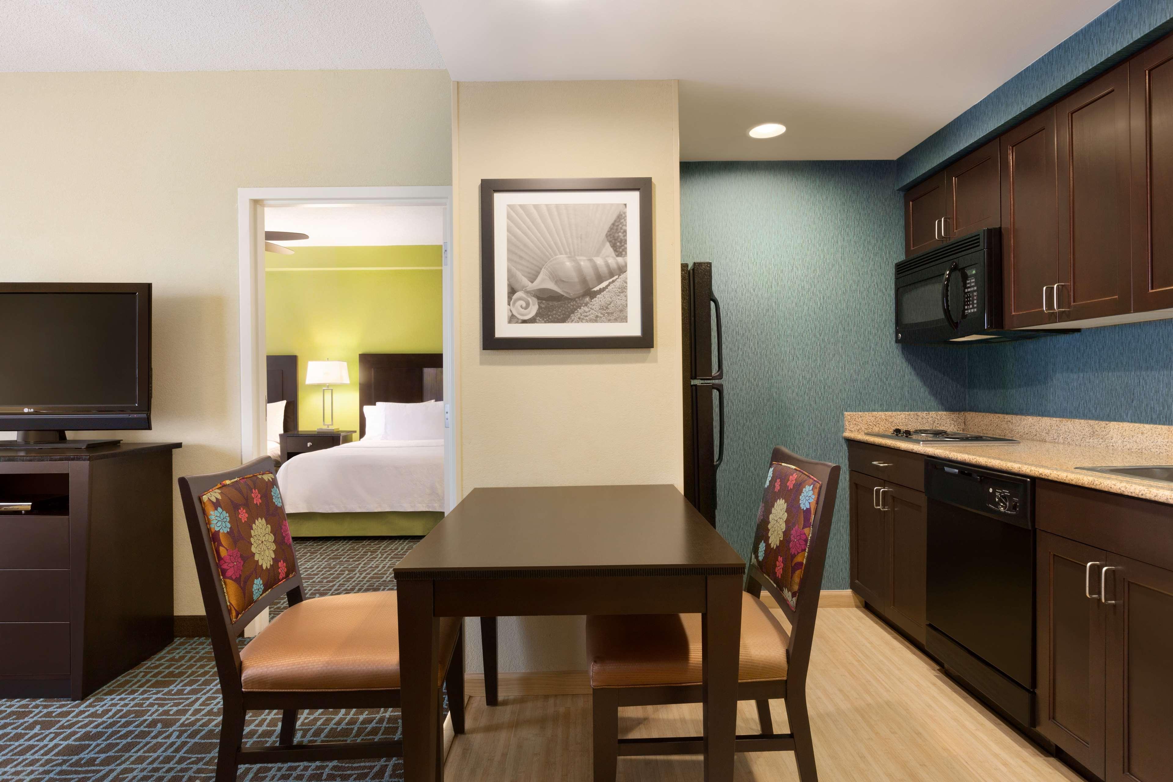 โฮมวู้ด สวีทส์ ฟอร์ท ไมเยอร์ แอร์พอร์ต Hotel ฟอร์ตไมเยอร์ ภายนอก รูปภาพ