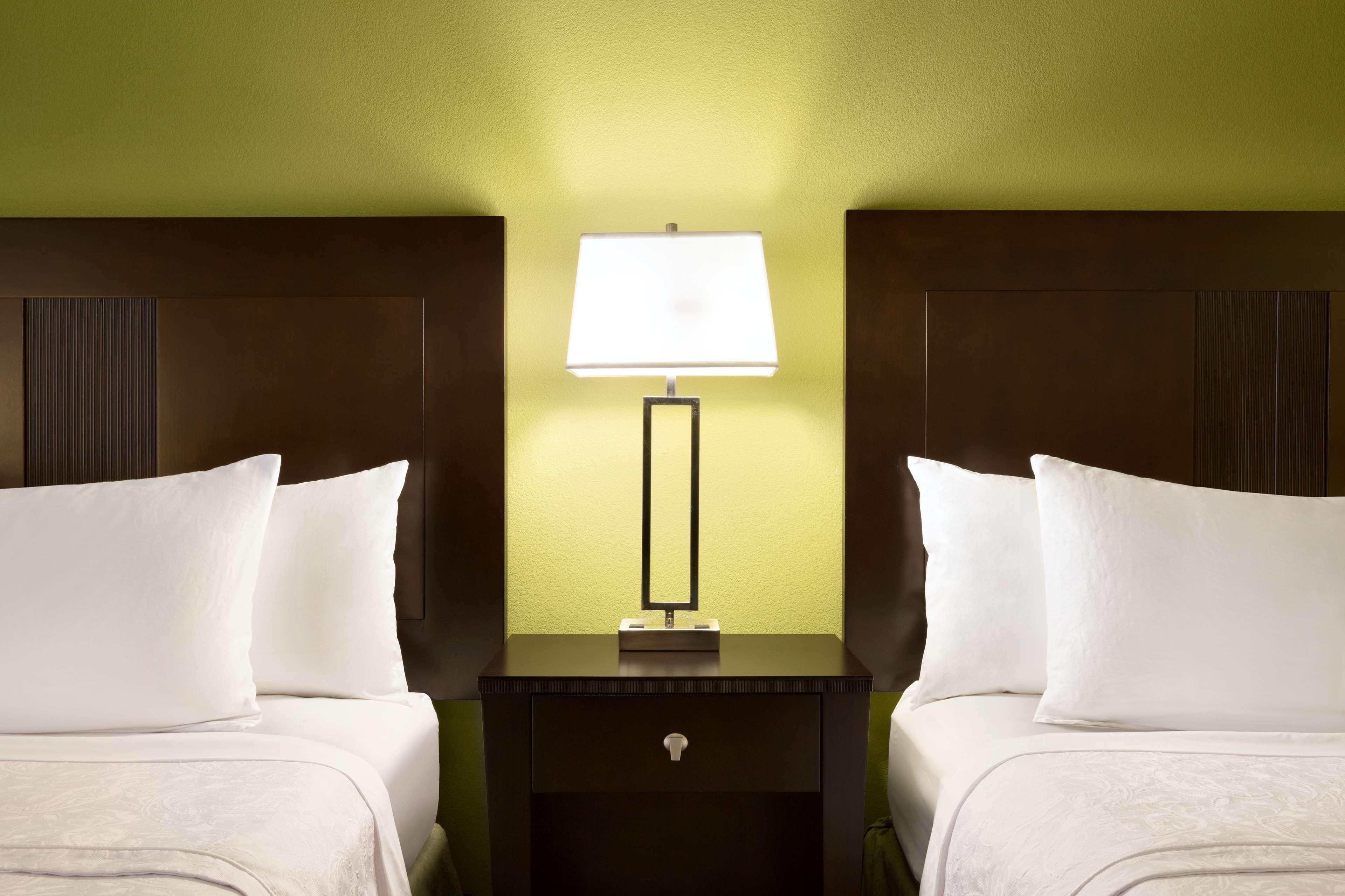 โฮมวู้ด สวีทส์ ฟอร์ท ไมเยอร์ แอร์พอร์ต Hotel ฟอร์ตไมเยอร์ ภายนอก รูปภาพ