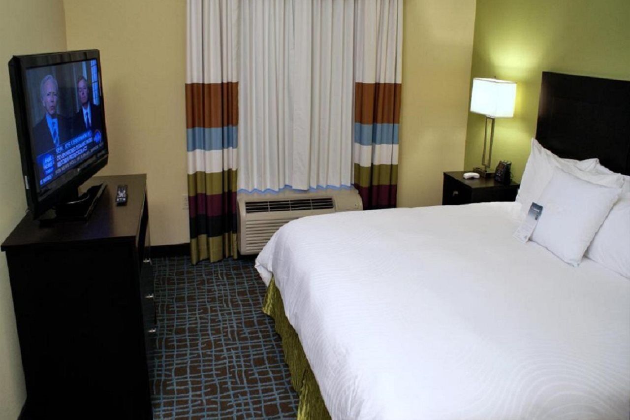 โฮมวู้ด สวีทส์ ฟอร์ท ไมเยอร์ แอร์พอร์ต Hotel ฟอร์ตไมเยอร์ ภายนอก รูปภาพ