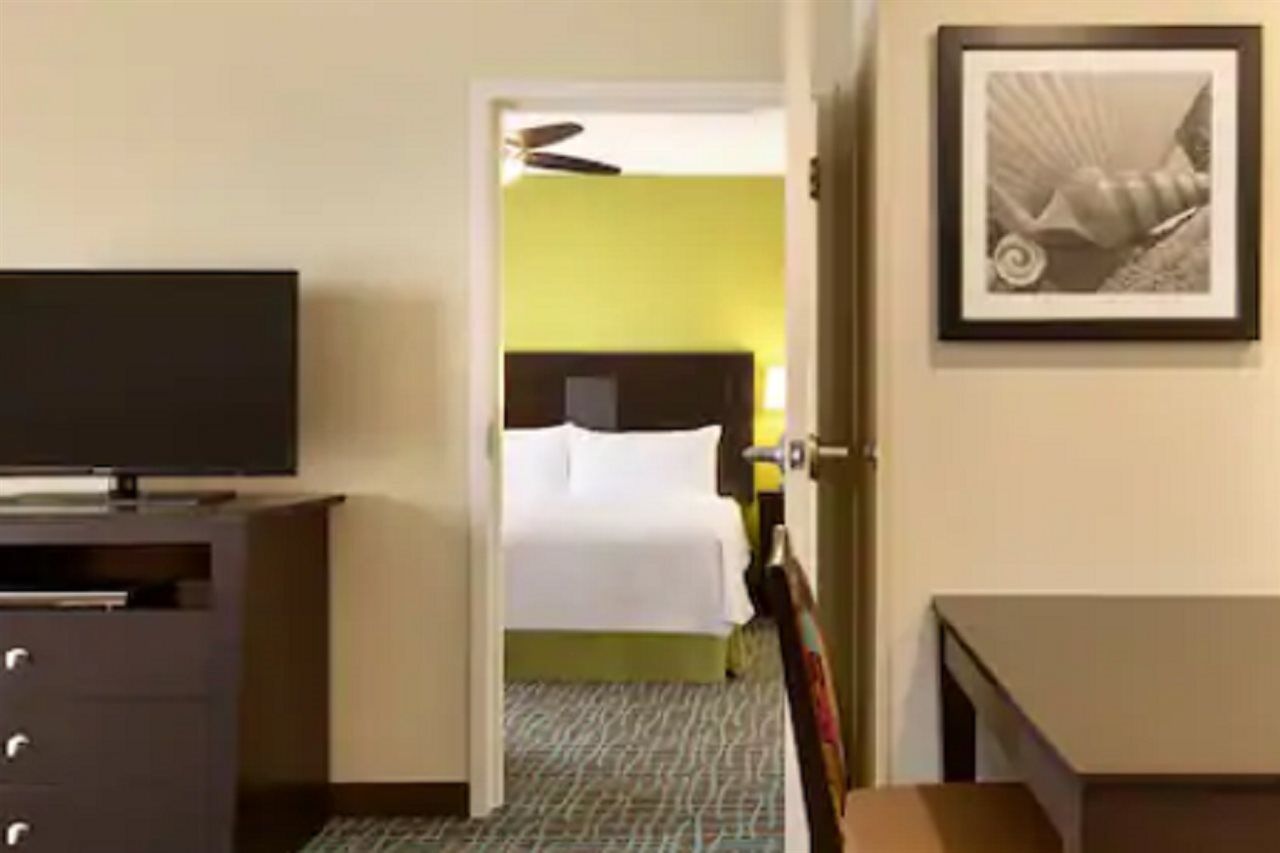 โฮมวู้ด สวีทส์ ฟอร์ท ไมเยอร์ แอร์พอร์ต Hotel ฟอร์ตไมเยอร์ ภายนอก รูปภาพ